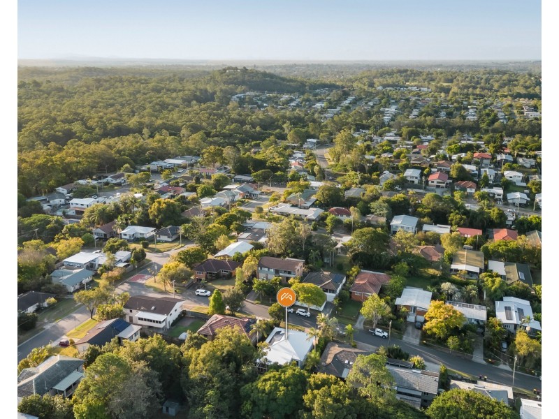 18 Doulton Street, Stafford Heights QLD 4053