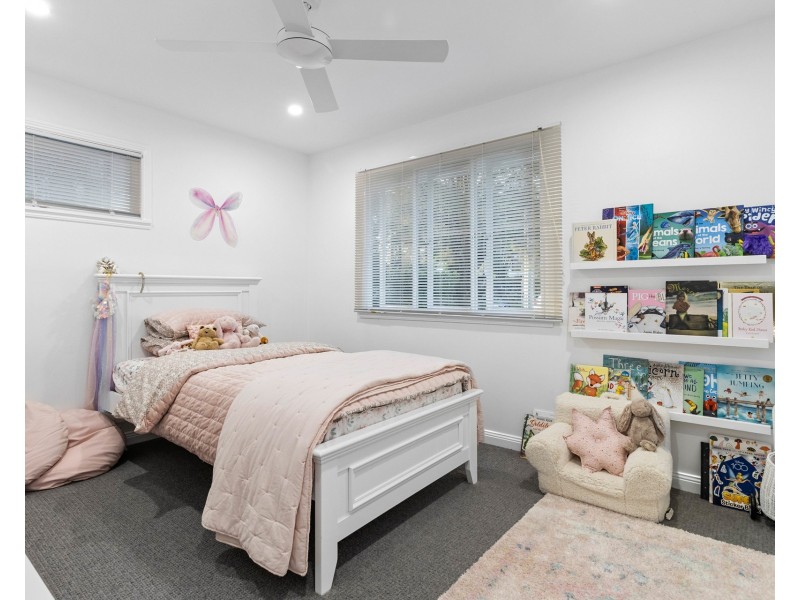 18 Doulton Street, Stafford Heights QLD 4053