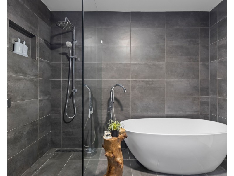 18 Doulton Street, Stafford Heights QLD 4053