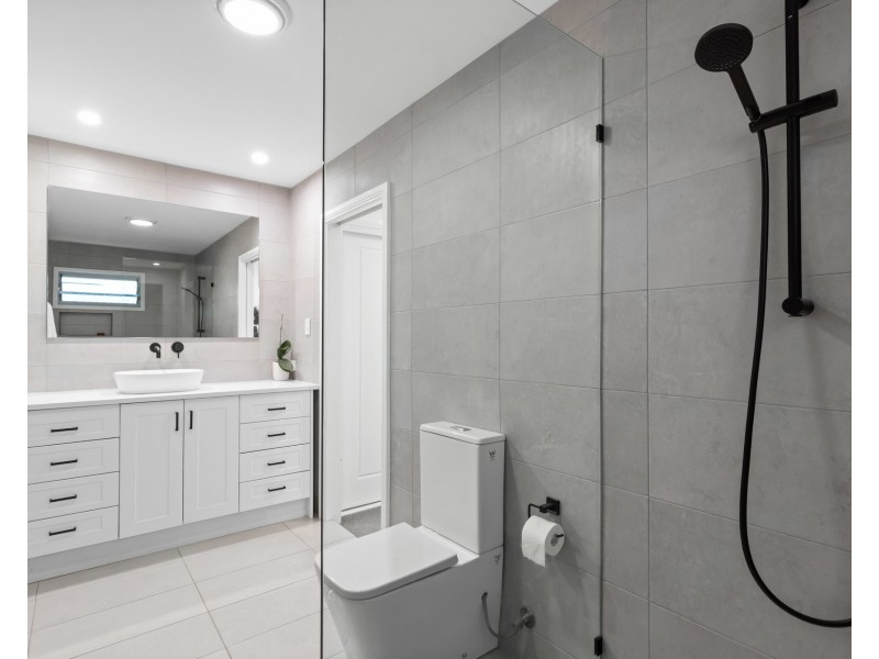 18 Doulton Street, Stafford Heights QLD 4053