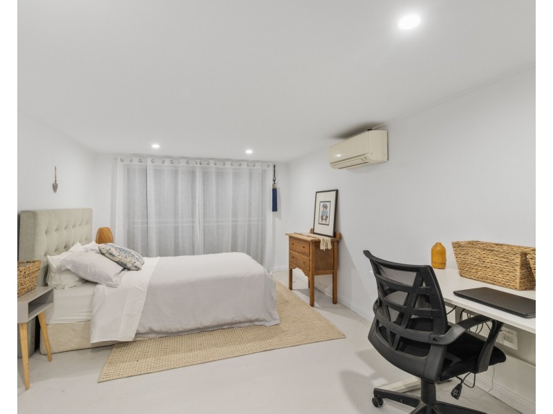 18 Doulton Street, Stafford Heights QLD 4053