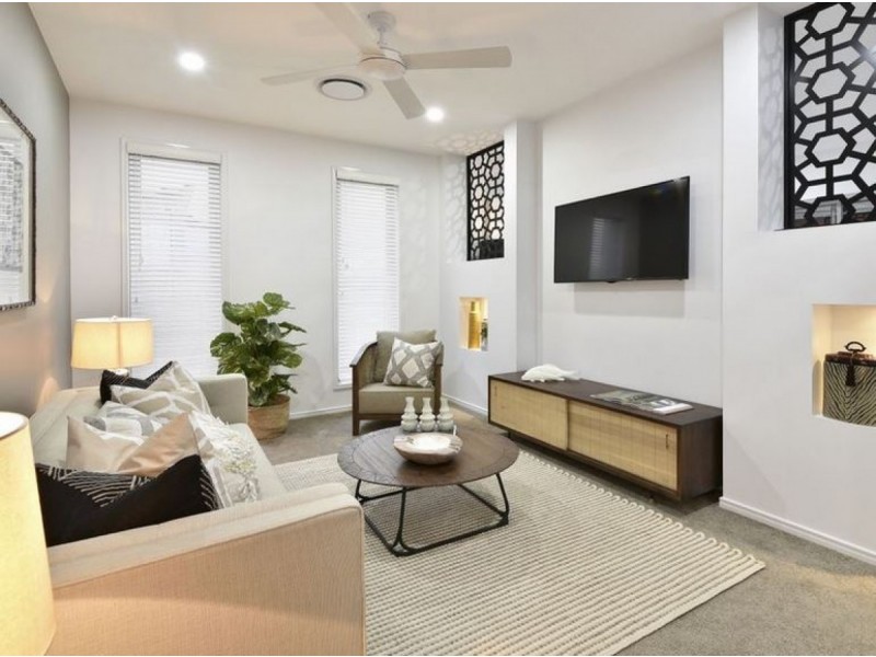 Point Vernon QLD 4655