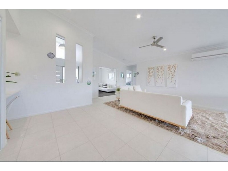 Point Vernon QLD 4655