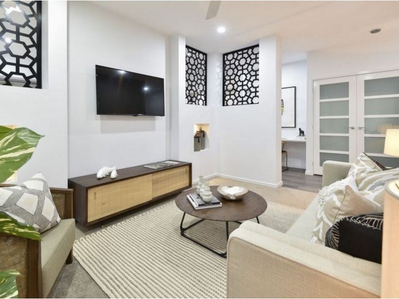 Point Vernon QLD 4655