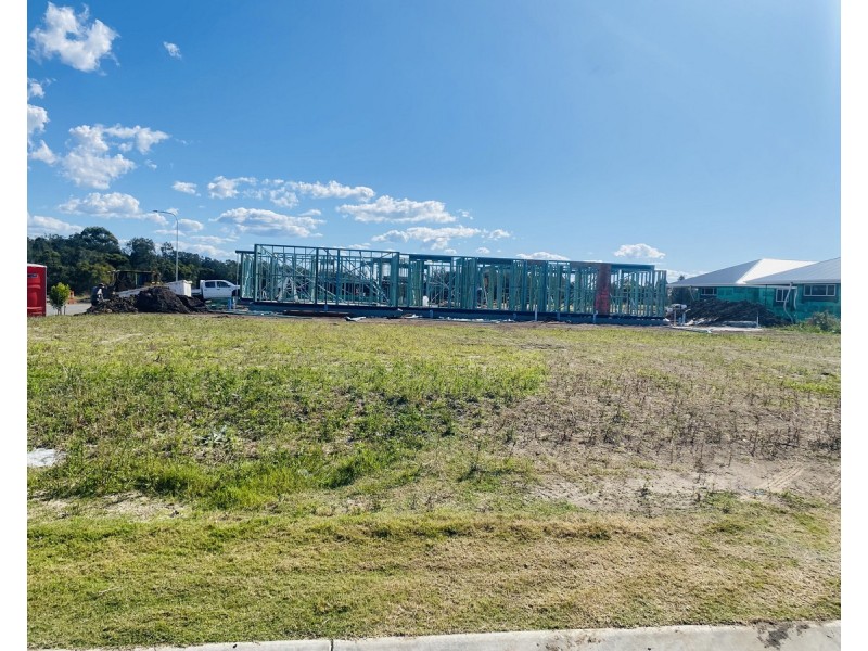 124 Frederick Circuit, Eli Waters QLD 4655