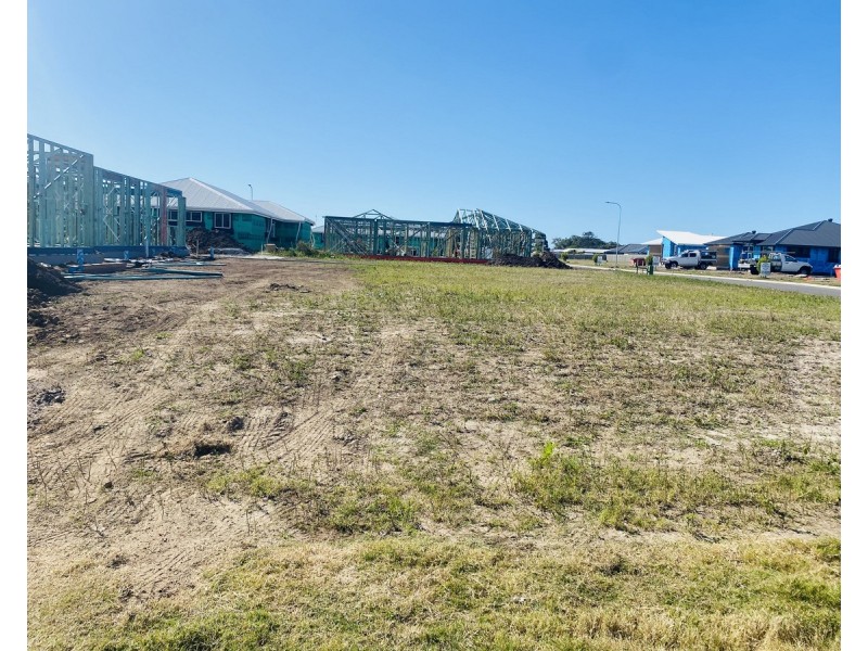 124 Frederick Circuit, Eli Waters QLD 4655