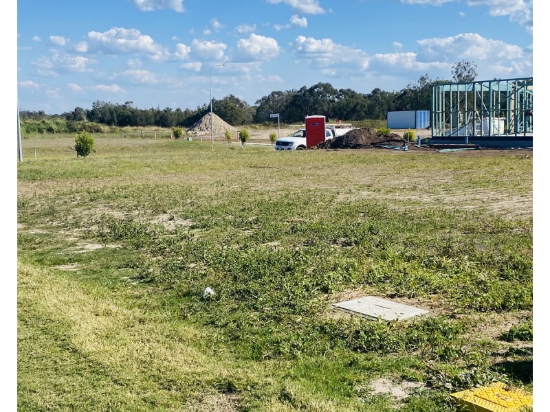 124 Frederick Circuit, Eli Waters QLD 4655