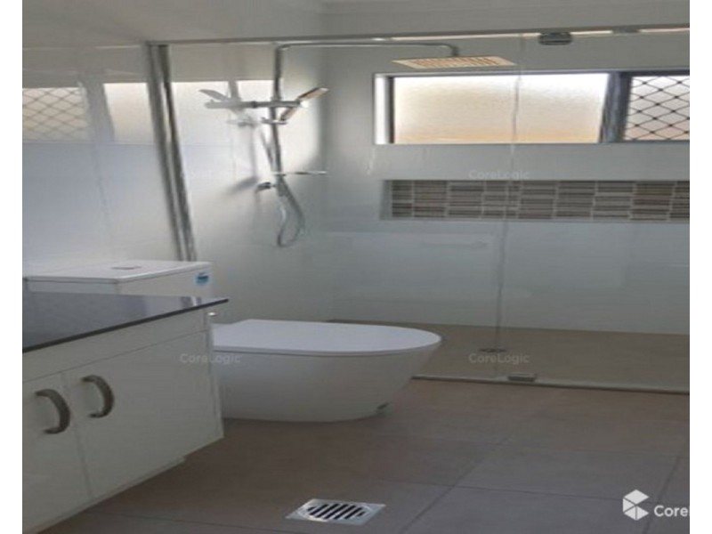 7/12 Honiton, Torquay QLD 4655