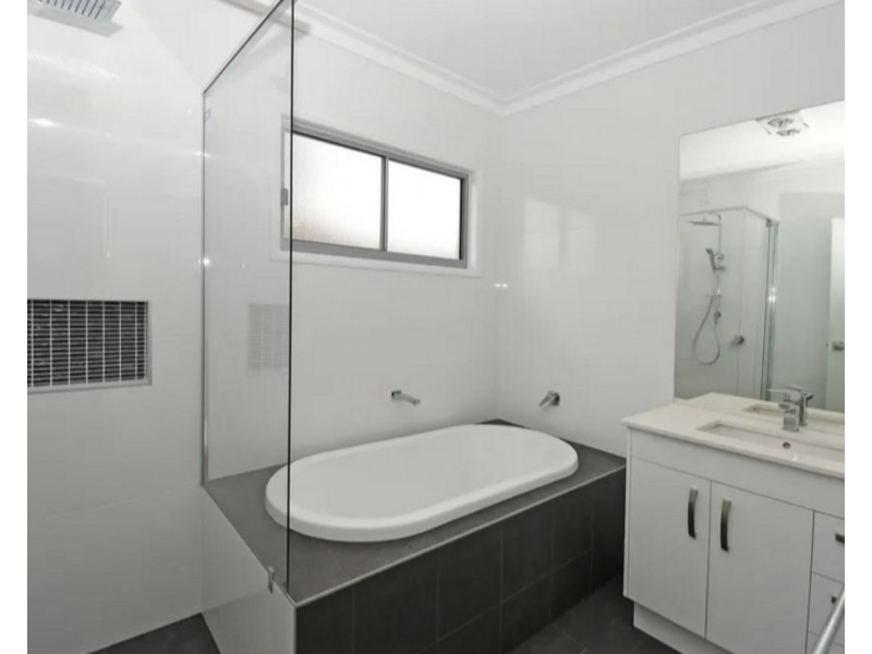 7/12 Honiton, Torquay QLD 4655