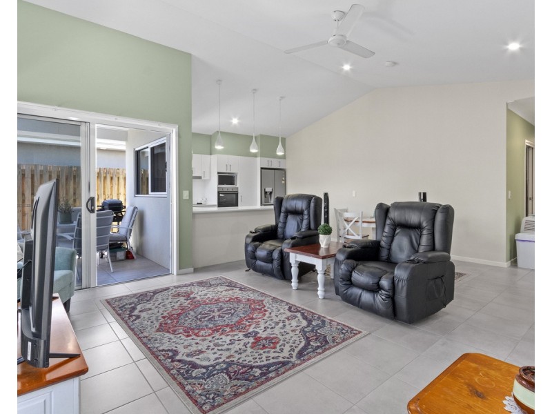 144/2-20 Island View Drive, Urangan QLD 4655