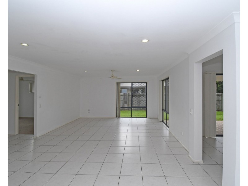 11 Captain Cook  Street, Urraween QLD 4655