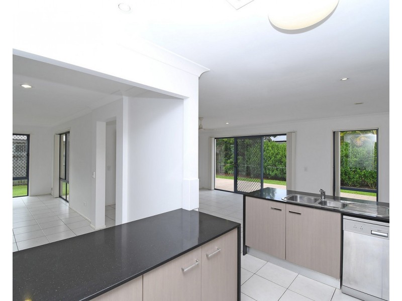 11 Captain Cook  Street, Urraween QLD 4655