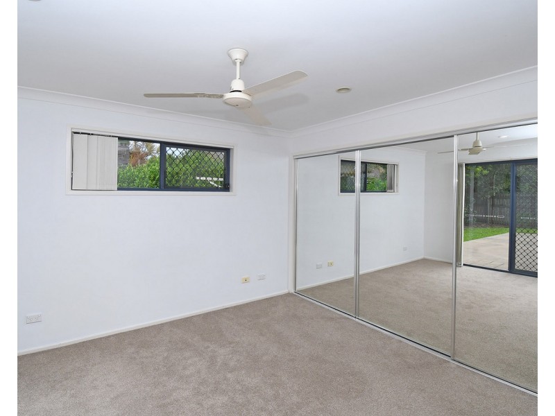 11 Captain Cook  Street, Urraween QLD 4655