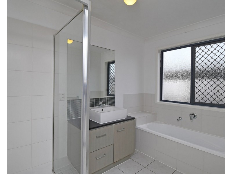 11 Captain Cook  Street, Urraween QLD 4655