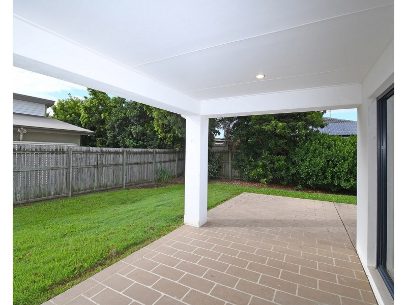 11 Captain Cook  Street, Urraween QLD 4655