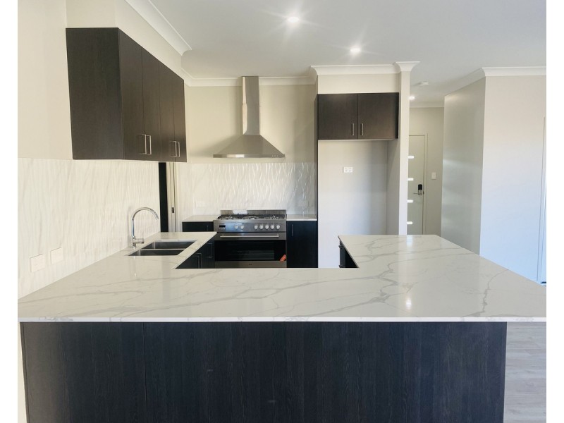 37 New Road, Booral QLD 4655