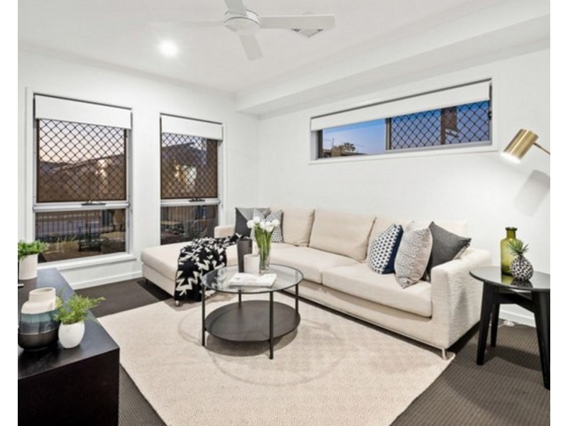 18 Rosella Way, Oakhurst QLD 4650