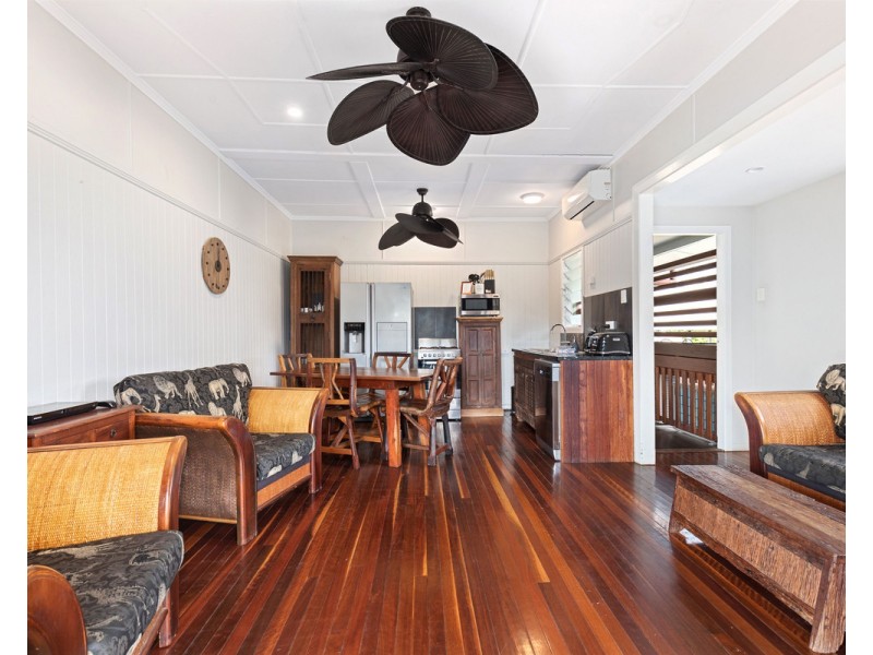 535 Esplanade, Urangan QLD 4655