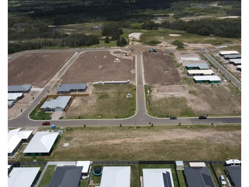 76 Frederick Circuit, Eli Waters QLD 4655