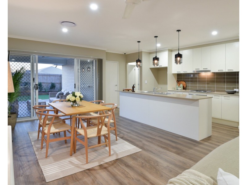 806 New Road, Nikenbah QLD 4655