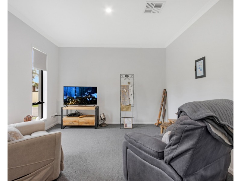 116 Limpus Street, Urangan QLD 4655