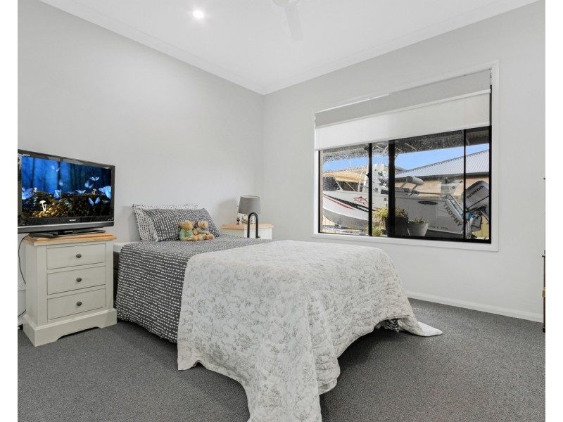 116 Limpus Street, Urangan QLD 4655