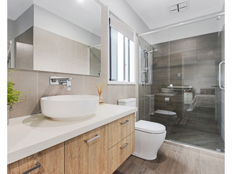 116 Limpus Street, Urangan QLD 4655