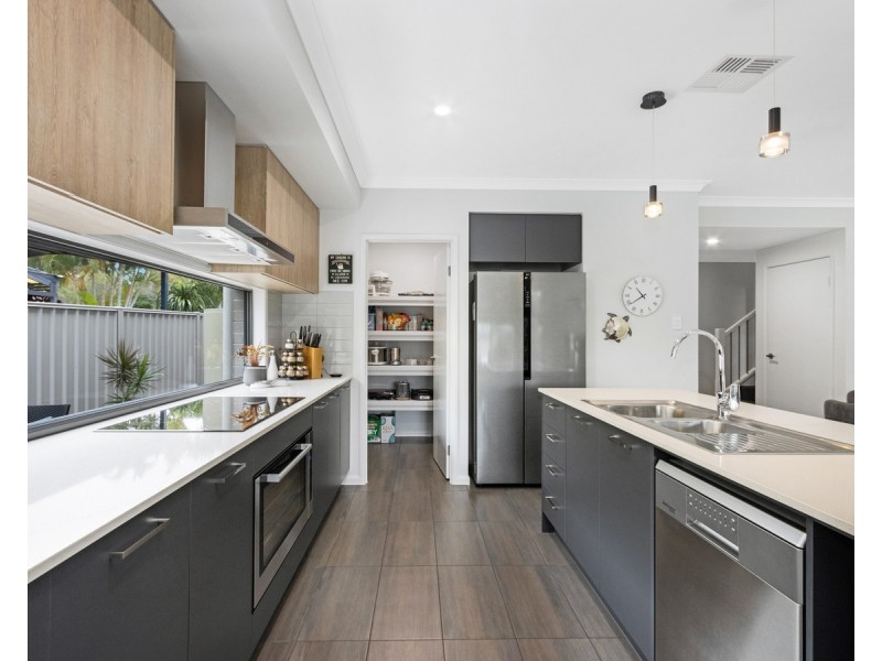 116 Limpus Street, Urangan QLD 4655