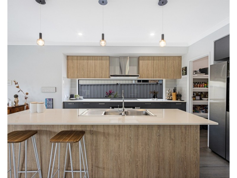 116 Limpus Street, Urangan QLD 4655