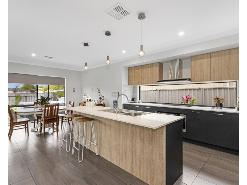 116 Limpus Street, Urangan QLD 4655