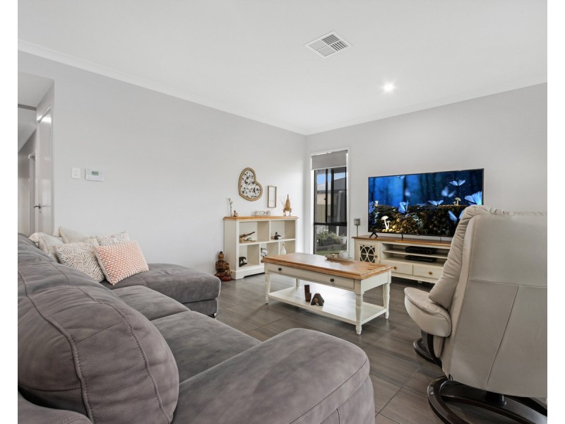 116 Limpus Street, Urangan QLD 4655