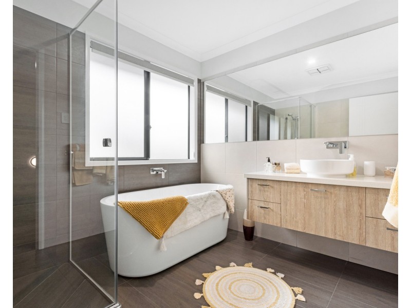 116 Limpus Street, Urangan QLD 4655