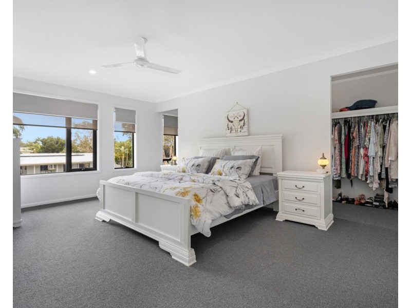 116 Limpus Street, Urangan QLD 4655