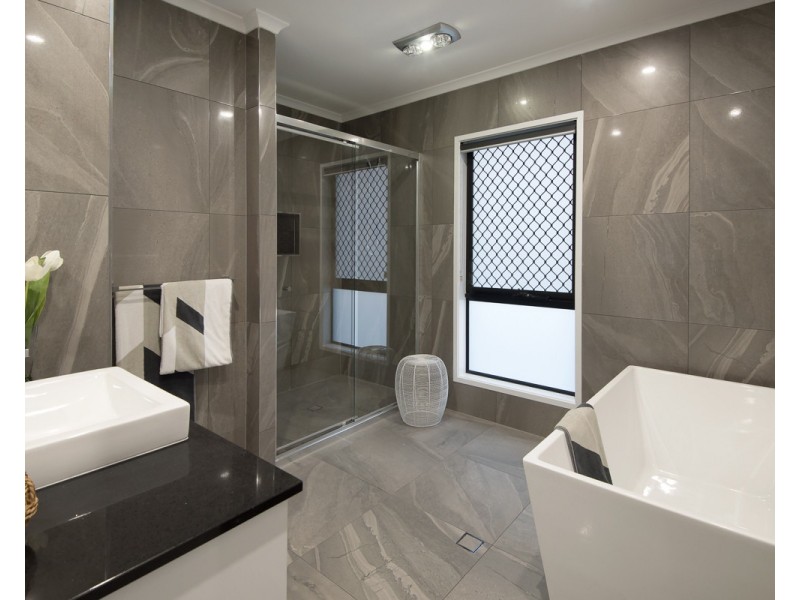 803 New Road, Nikenbah QLD 4655