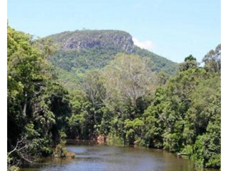 4 Peak Place, Yandina QLD 4561