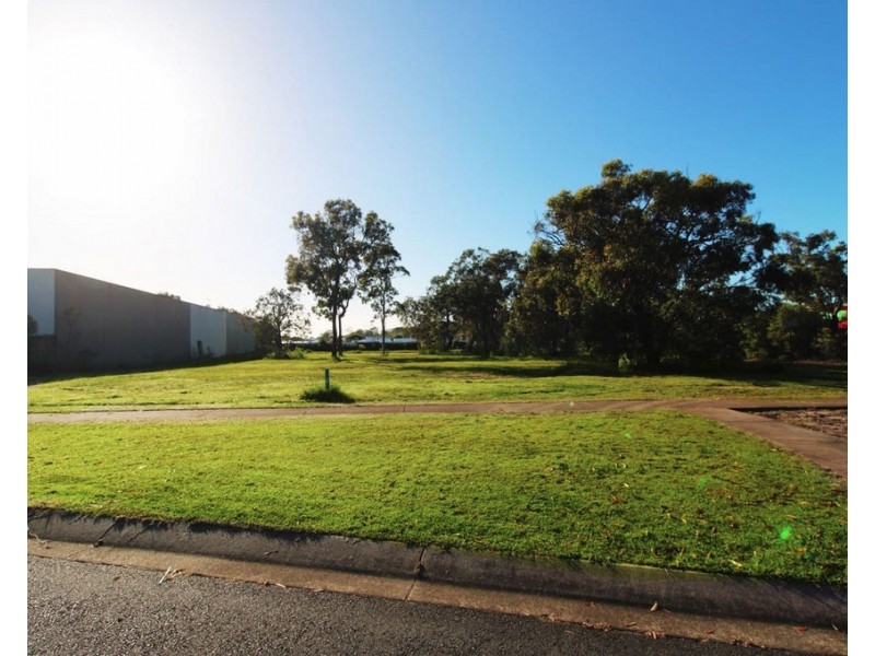 1 Southern Cross Circuit, Urangan QLD 4655