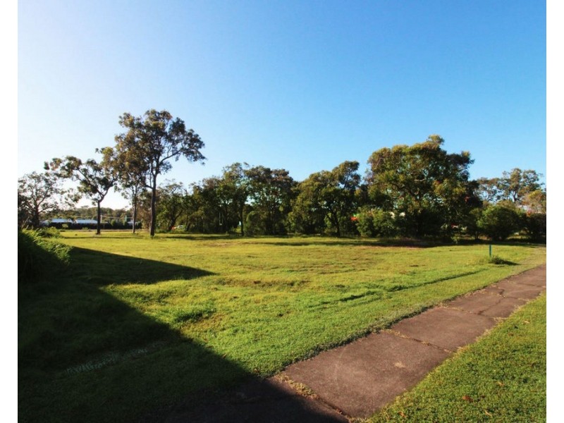1 Southern Cross Circuit, Urangan QLD 4655