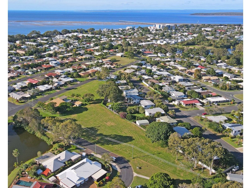 1/205 Truro Street, Urangan QLD 4655