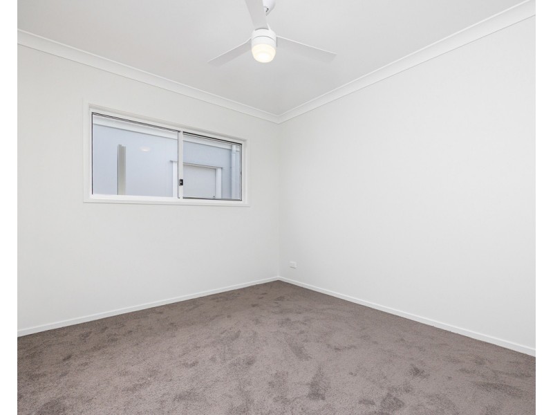 1/205 Truro Street, Urangan QLD 4655