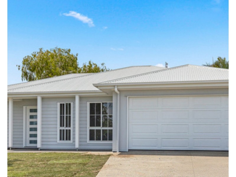 2/205 Truro Street, Urangan QLD 4655