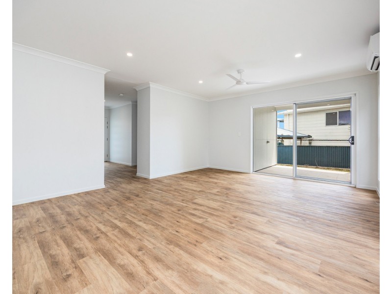 2/205 Truro Street, Urangan QLD 4655