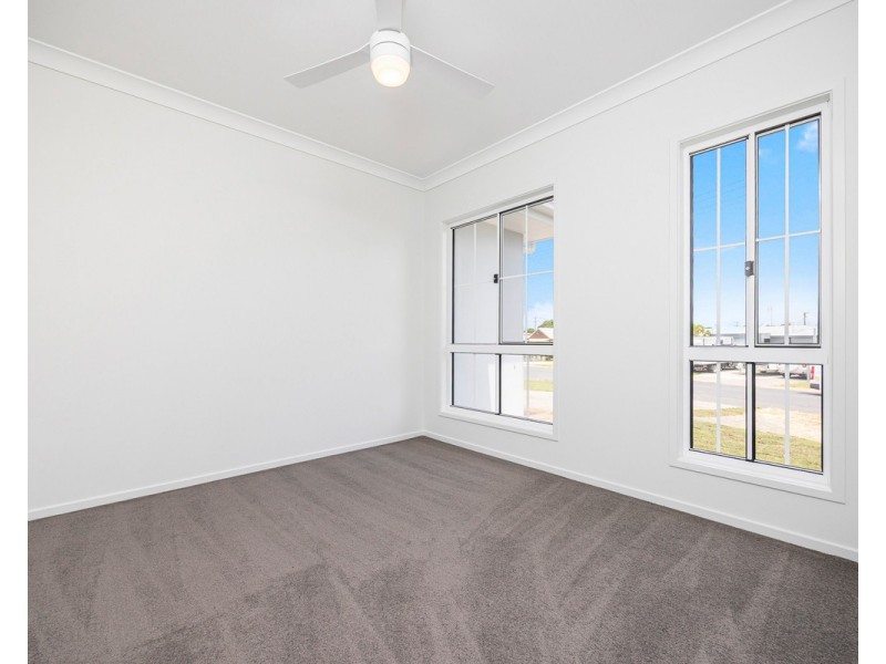 2/205 Truro Street, Urangan QLD 4655