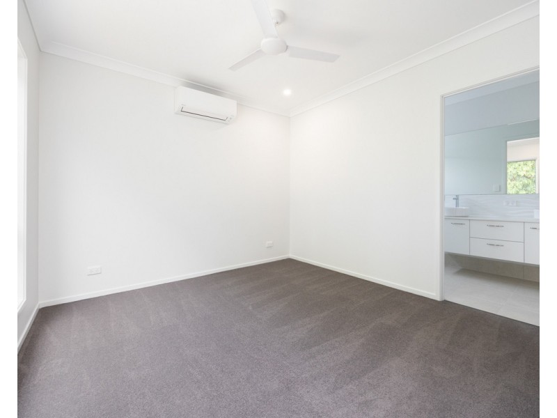 2/205 Truro Street, Urangan QLD 4655