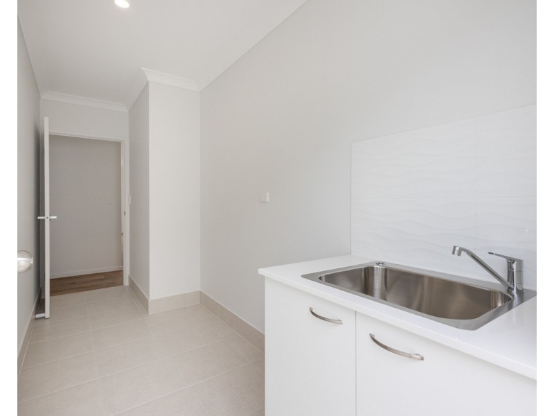 2/205 Truro Street, Urangan QLD 4655