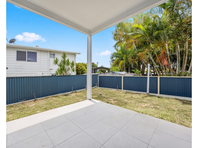 2/205 Truro Street, Urangan QLD 4655