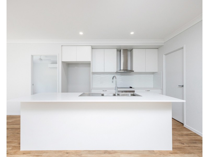 1/205 Truro Street, Urangan QLD 4655