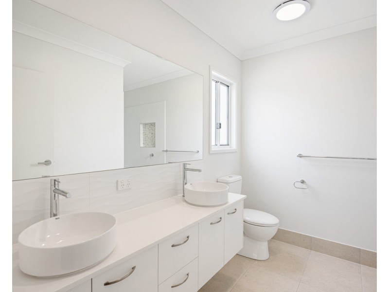 1/205 Truro Street, Urangan QLD 4655