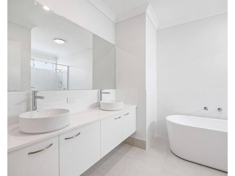 1/205 Truro Street, Urangan QLD 4655