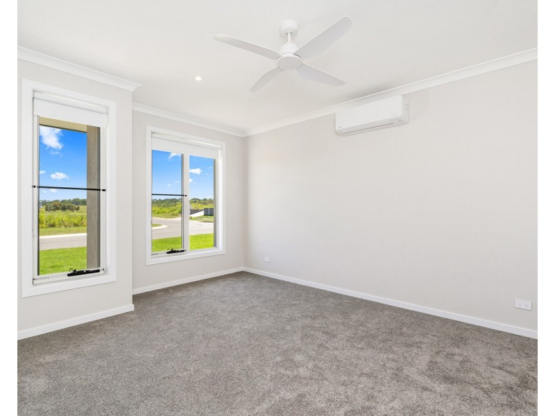 10 Hovea Circuit, Nikenbah QLD 4655