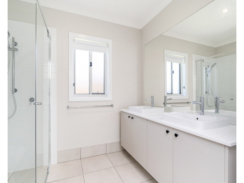 10 Hovea Circuit, Nikenbah QLD 4655